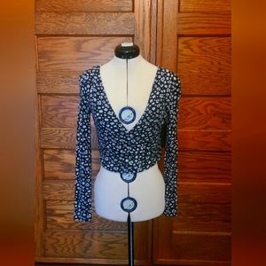 Daisy print cropped wrap top